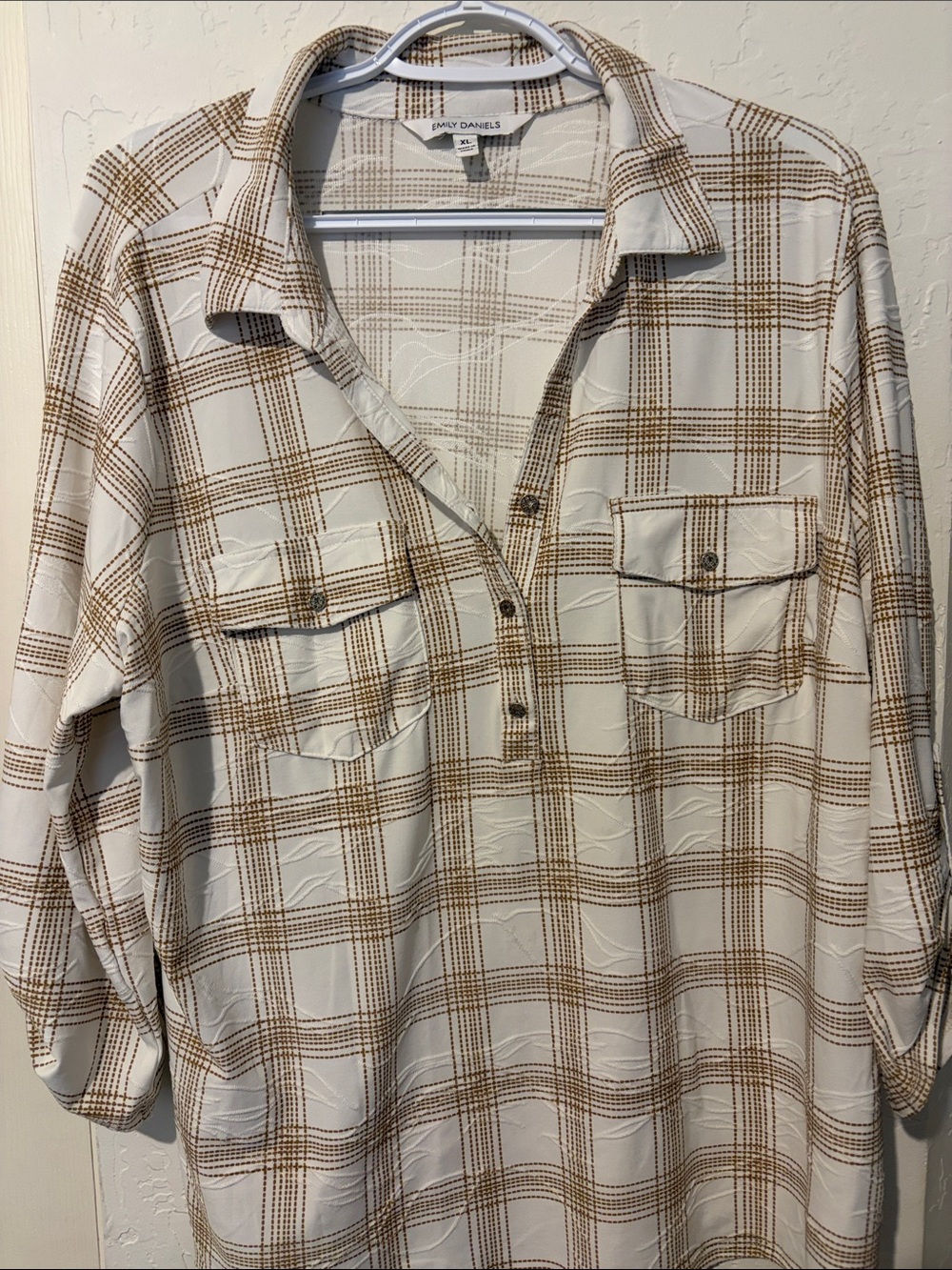 Emily Daniels Cream Plaid Button-Front stretch Blouse XL